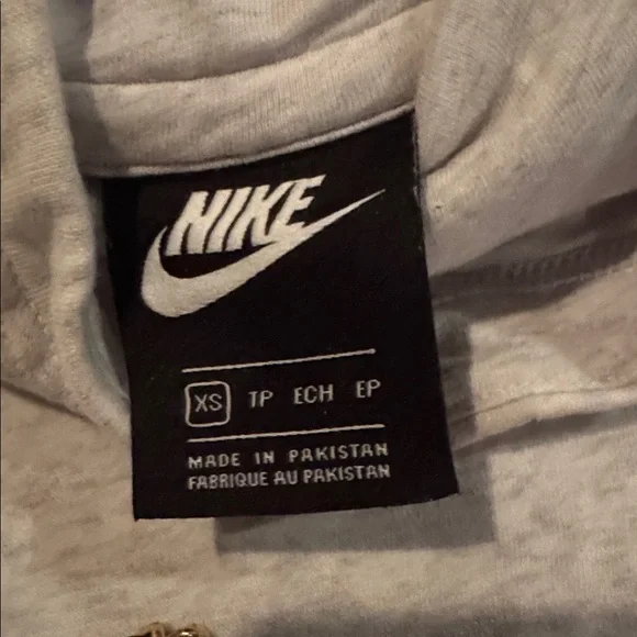 Nike woman’s small Light Gray Pullover Hoodie - Picture 2 of 3